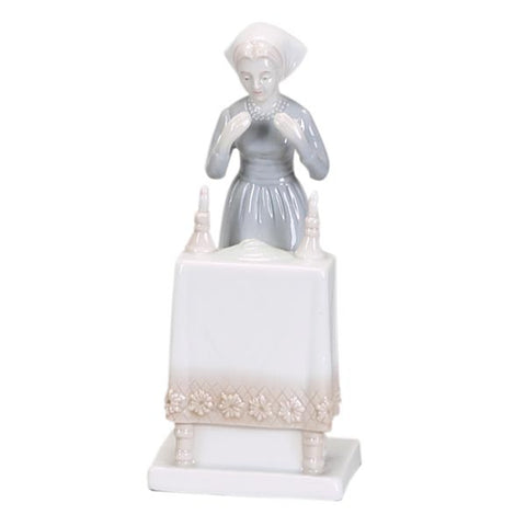 Figurine - Woman
